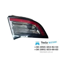 Фонарь задний внутренний (багажник) LH Global 4 pin Tesla MY, M3