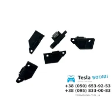 Кронштейн центральний переднього бампера (маленький) RH Tesla Model 3 2024